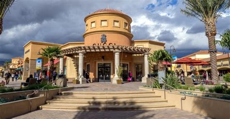 luxury outlets palm springs.